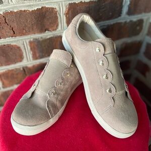 EUC Jack Rogers Women’s Laceless Leather Sneaker
